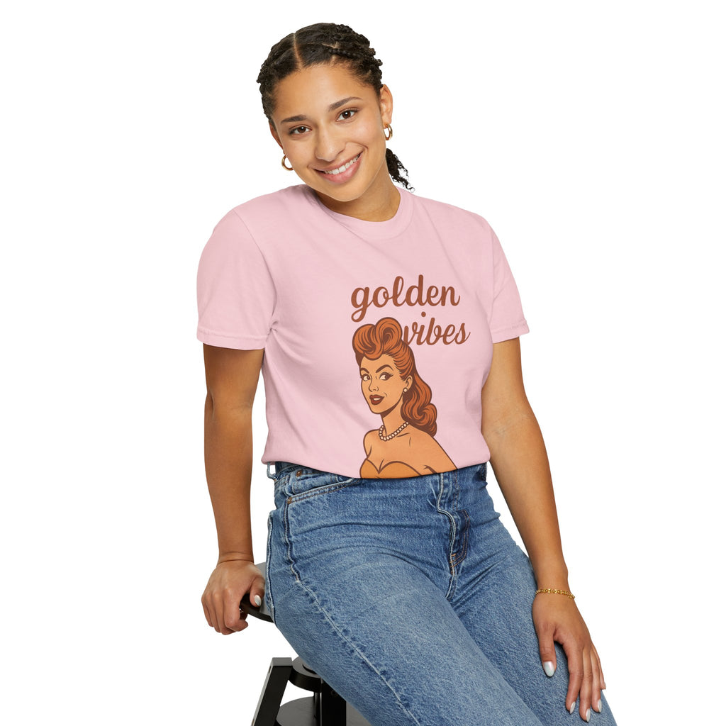 Golden Vibes – Retro Pin-Up Vintage T-Shirt